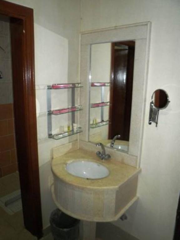 Al Farhan Hotel Suites - Al Salam Эр-Рияд Экстерьер фото